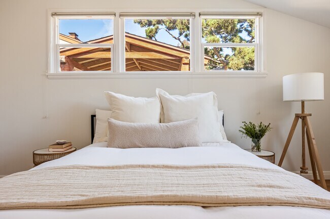 Building Photo - 2510 Santiago St