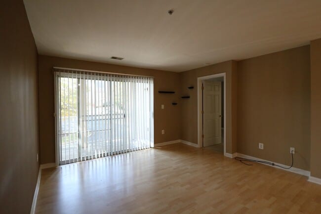 Building Photo - Spacious 2BD/2BA Condo with Balcony in Fountain Hills!