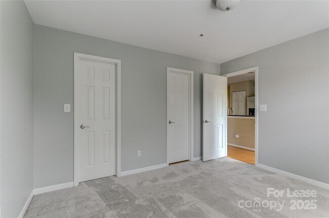 Building Photo - 501 Olmsted Park Pl