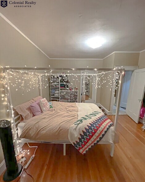 Building Photo - 330 St Paul St