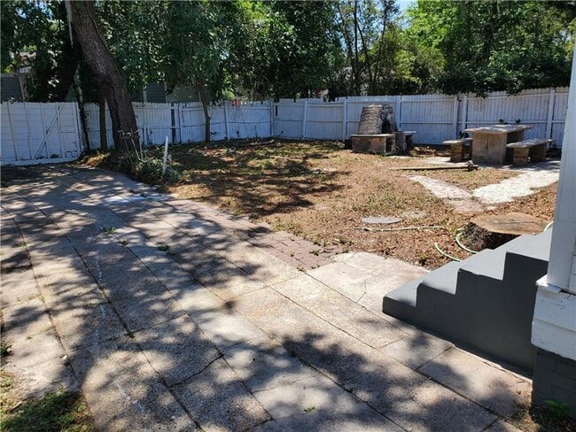 Building Photo - 8017 Oakwood St