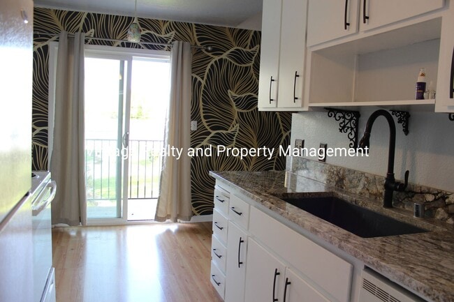 Building Photo - Ready To Go! Very Nice 2 bedroom Condo!!!