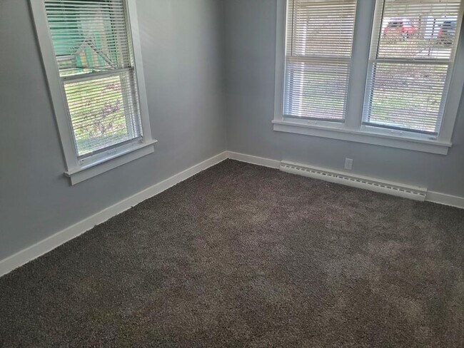 Building Photo - 1156 E Fox St