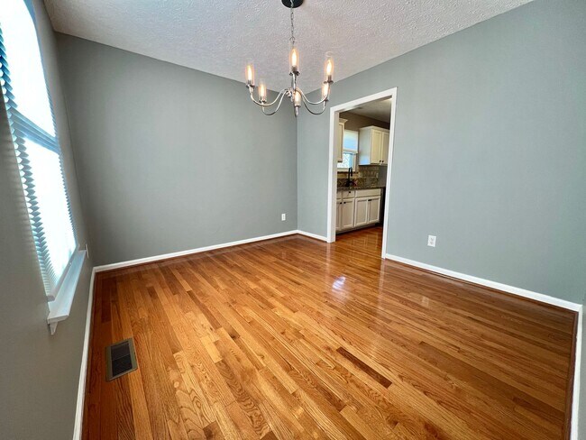 Building Photo - 3 Bed, 2.5 Bath Home w/ 2 Car Garage and Bonus Room