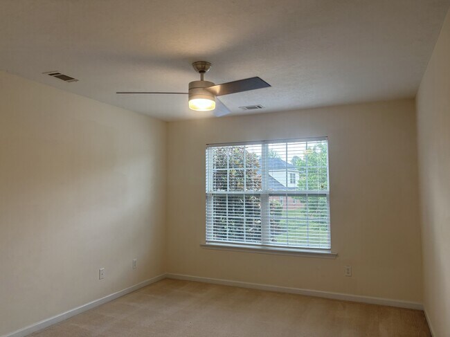Building Photo - 1673 Jamestown Ave