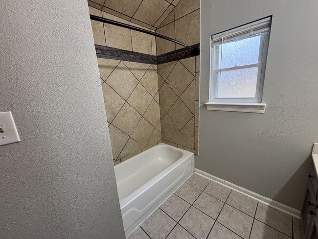 Building Photo - 326 Stoney Creek Ave