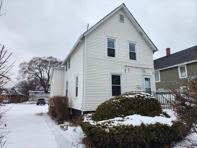 Building Photo - 1032 Lincoln St