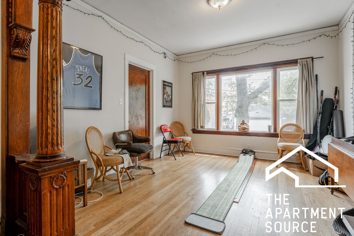 Building Photo - 3010 N Greenview Ave