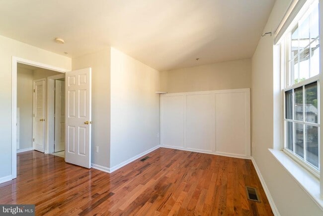 Building Photo - 2739 Manhattan Pl