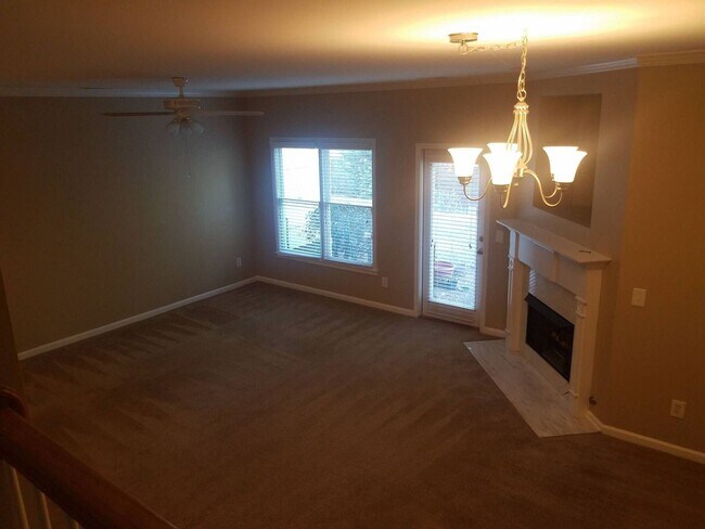 Building Photo - Acworth Town Home