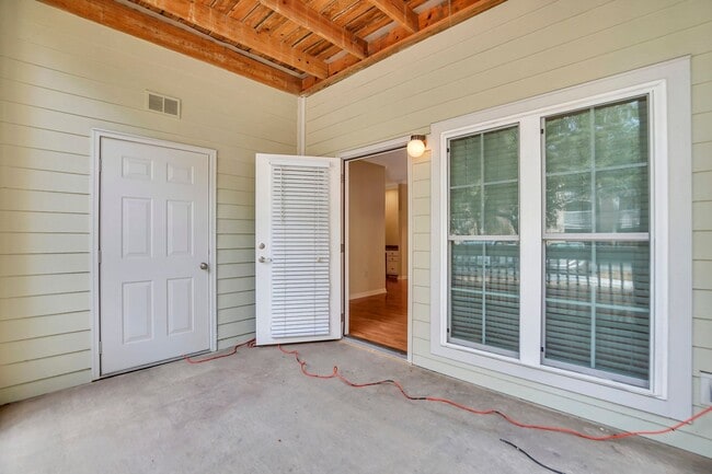 Building Photo - HOLIDAY CHEER - 50% Off 1st Month's Rent