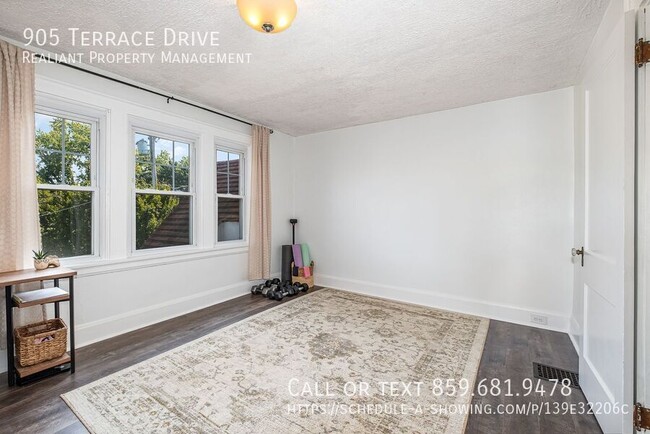 Building Photo - Charming 2 bedroom in the heart of Park Hills