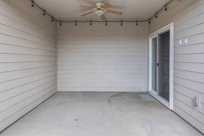 Building Photo - ** $500 MOVE IN SPECIAL ** LOW MAINTENANCE...