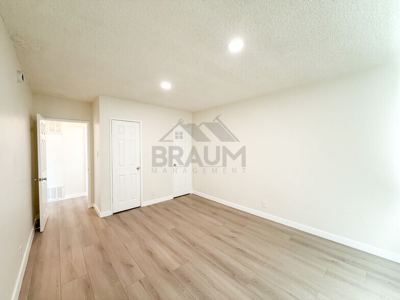 Building Photo - 5433 Sepulveda Blvd