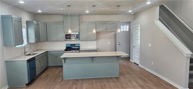 Building Photo - 5906 SW Coywolf St