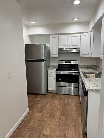 Building Photo - 323 Forest Park Rd