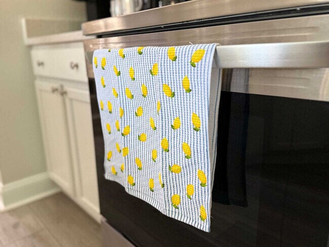 Building Photo - 4735 Vero Beach Pl