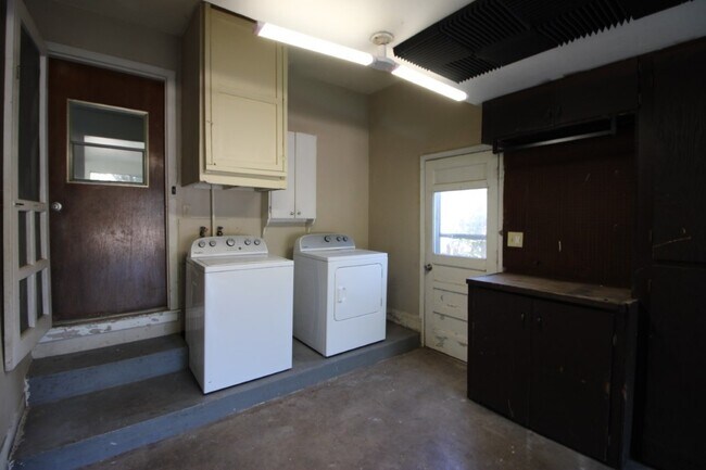 Building Photo - 59 Shirley Ln