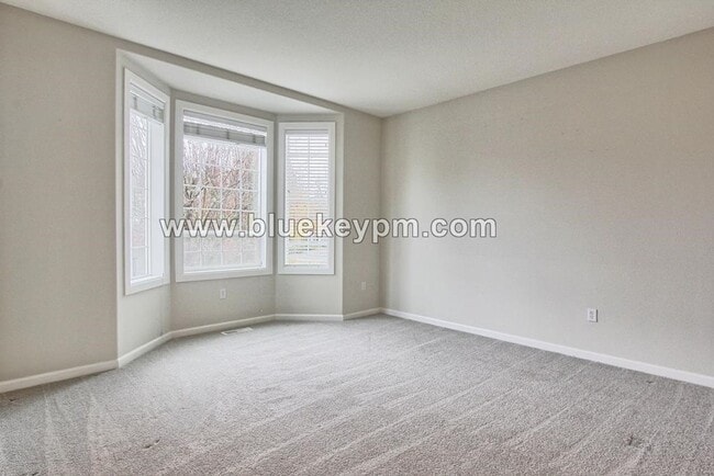 Building Photo - 907 N 9th Way