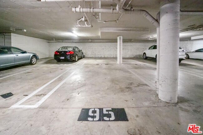 Building Photo - 15233 Magnolia Blvd