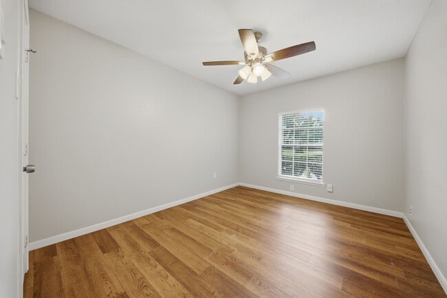 Building Photo - 16611 Ben Ledi Dr