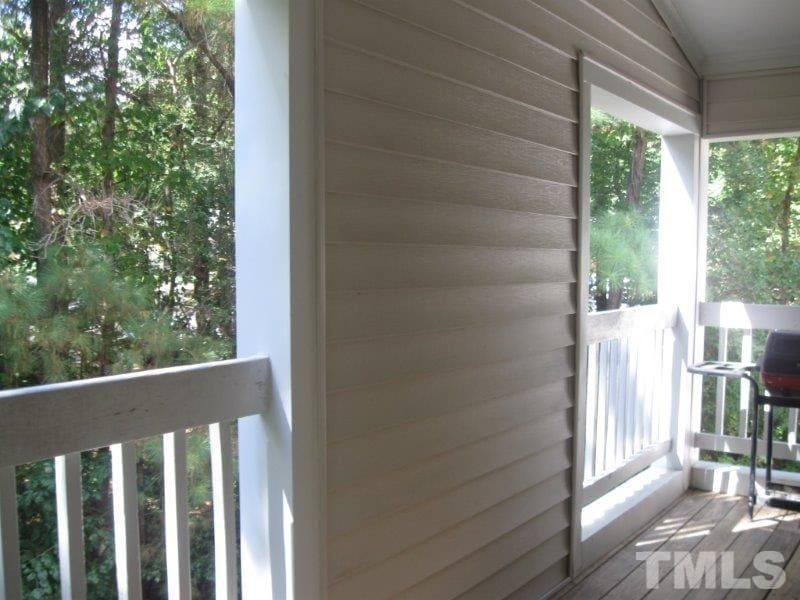Building Photo - Room in Townhome on Sunpointe Dr