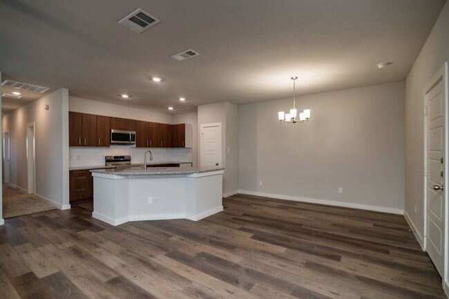 Building Photo - AVAILABLE NOW! GORGEOUS 3 BEDROOM DUPLEX LOCATED IN MIDLOTHIAN ISD!