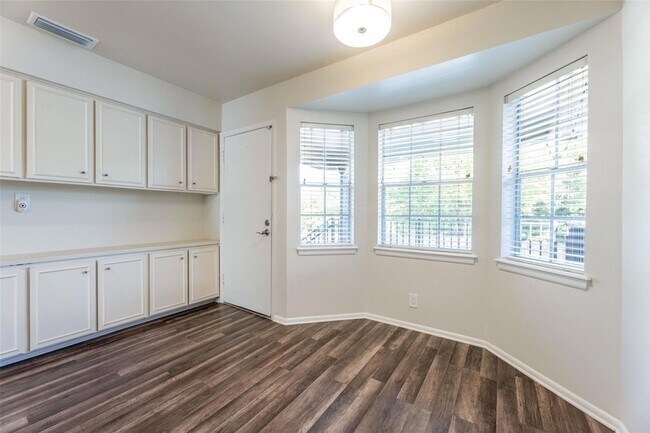 Building Photo - 7920 Rockwood Ln