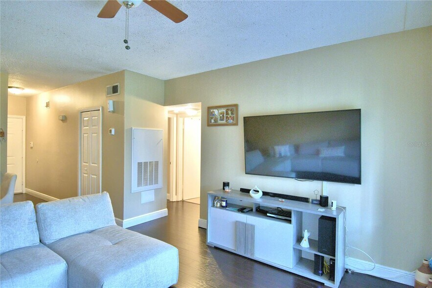 Building Photo - 4711 Capri Plz