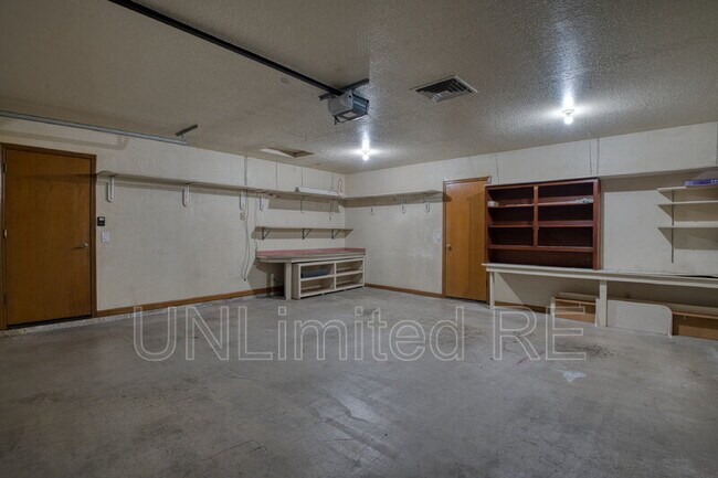 Building Photo - 2512 Cisco Dr S