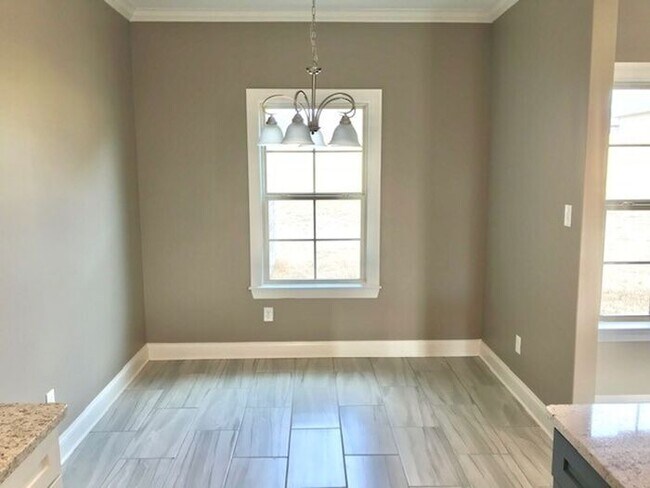 Building Photo - 5 Bedroom 3 Bath Home Availalbe In Oakland