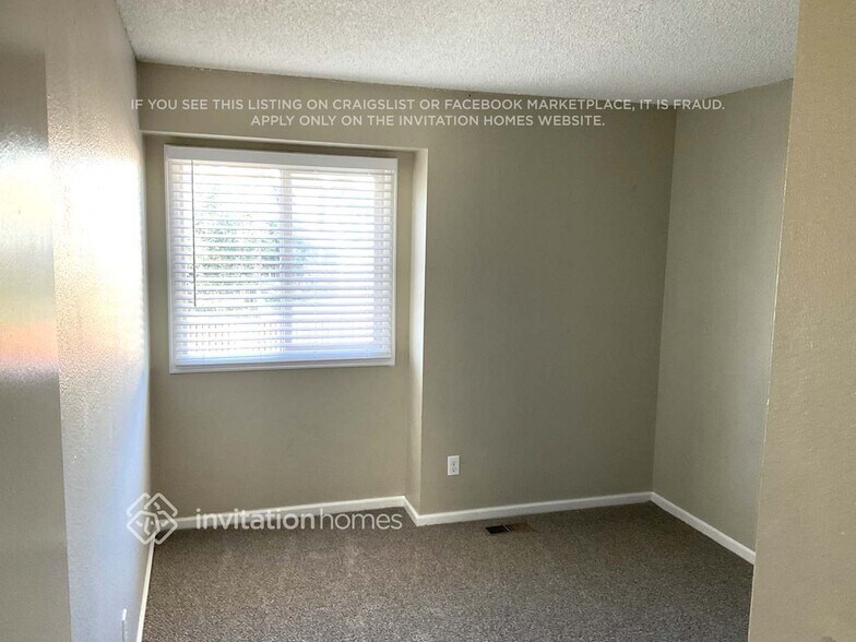 Building Photo - 19030 E Chaffee Pl