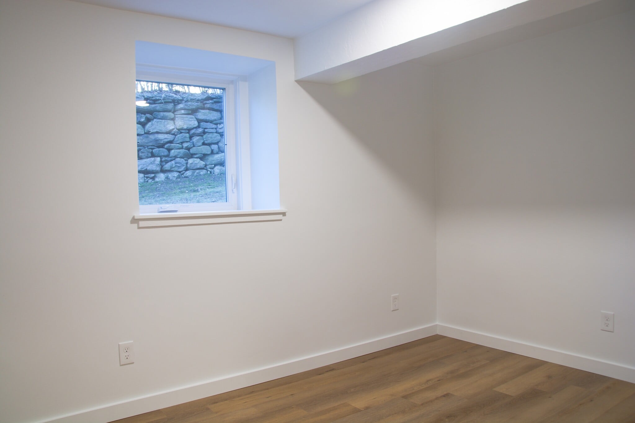 Building Photo - 548 Main St