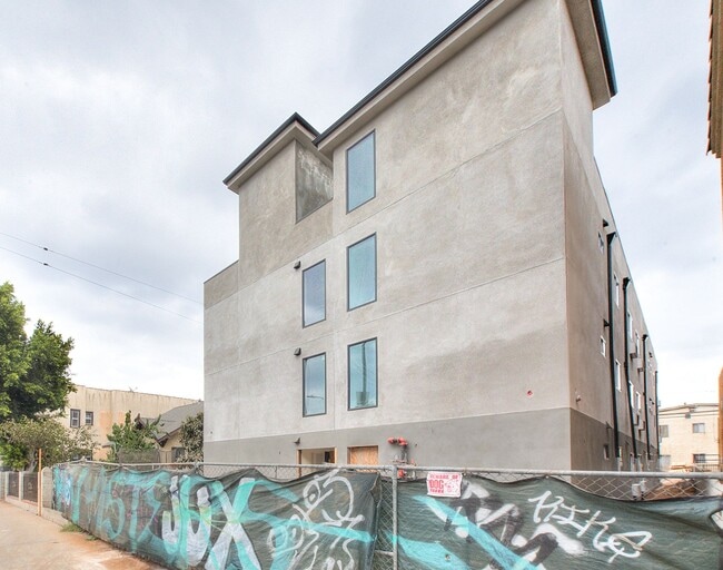 Building Photo - 610 N Soto St