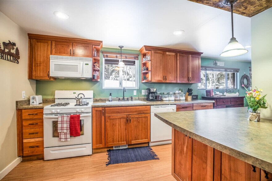 Building Photo - 6671 Central Fork Ln