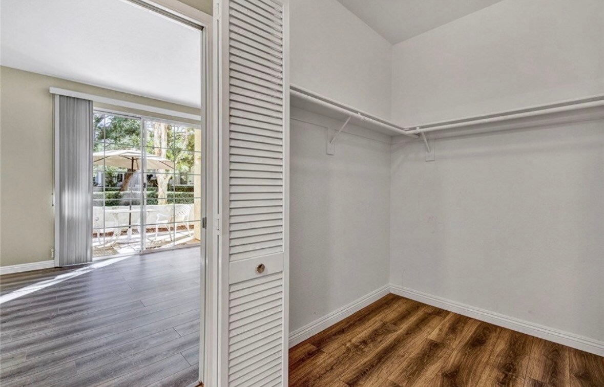 Building Photo - 8028 E Far Canyon Way