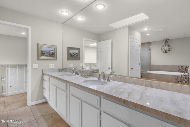 Building Photo - 4953 Lakeridge Terrace W