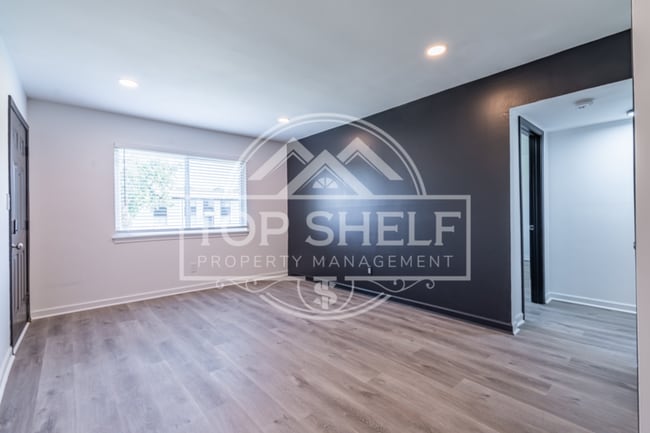 Building Photo - 740 Mozley Dr SE