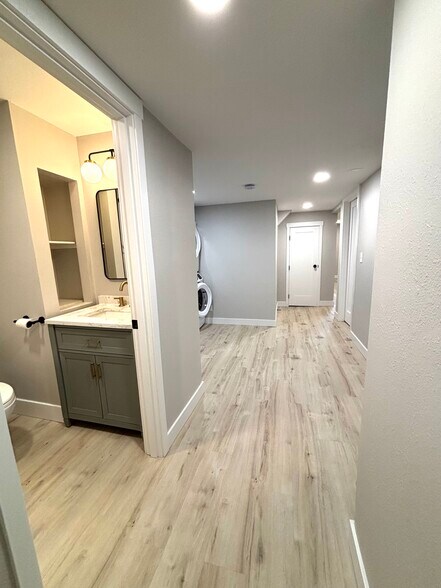 More than one entrance to property, back door and front door - 2026 Lombard Ave
