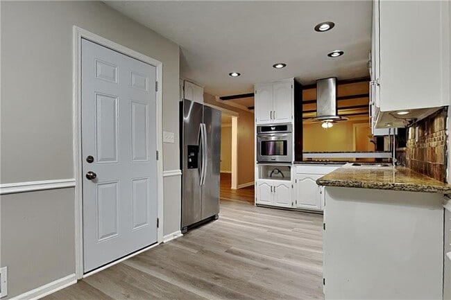 Building Photo - 2755 Hickory Cir