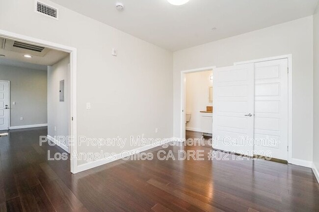 Building Photo - 11740 Vanowen St