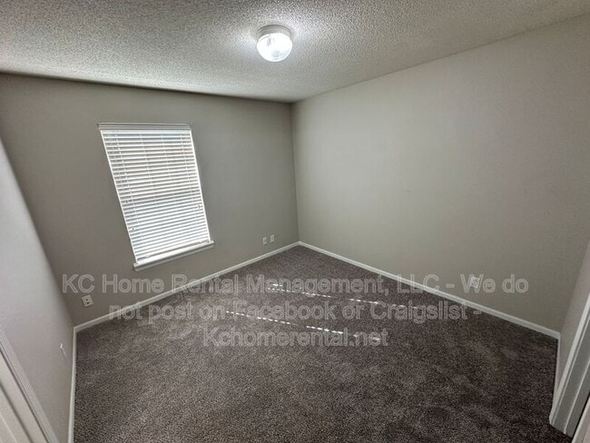 Building Photo - 8042 N Elmwood Ave