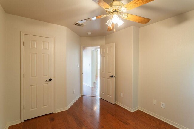 Building Photo - 1101 Cimarron Ct