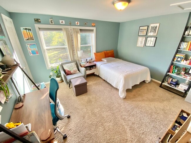 Building Photo - 3 Bedroom Condo in South Burlington VT Available 2/1/26!