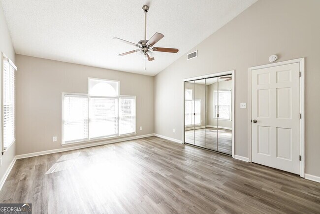 Building Photo - 4220 Pineset Dr