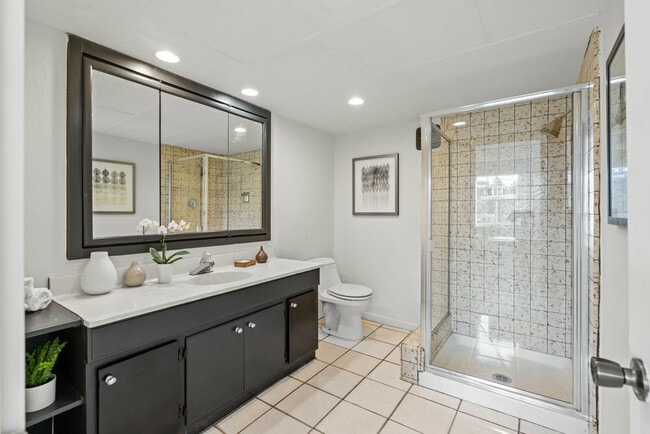 Building Photo - 724 Teresita Blvd