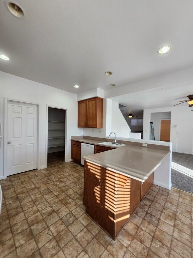 Building Photo - Beautiful Yuba City Home