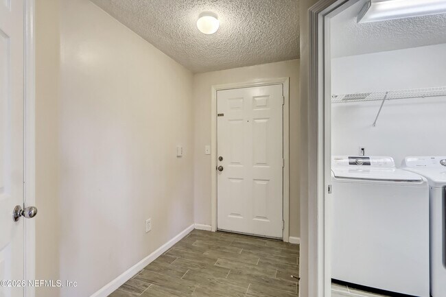Building Photo - 3015 Aqua Vista Ln