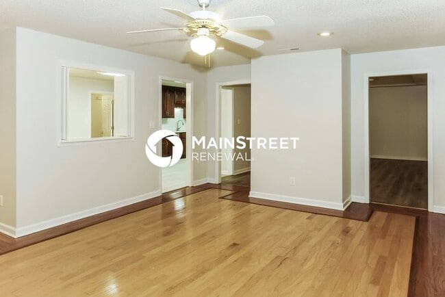 Building Photo - 4 Bedroom Pet-Friendly Home in HUNTSVILLE, AL with Main Street Renewal