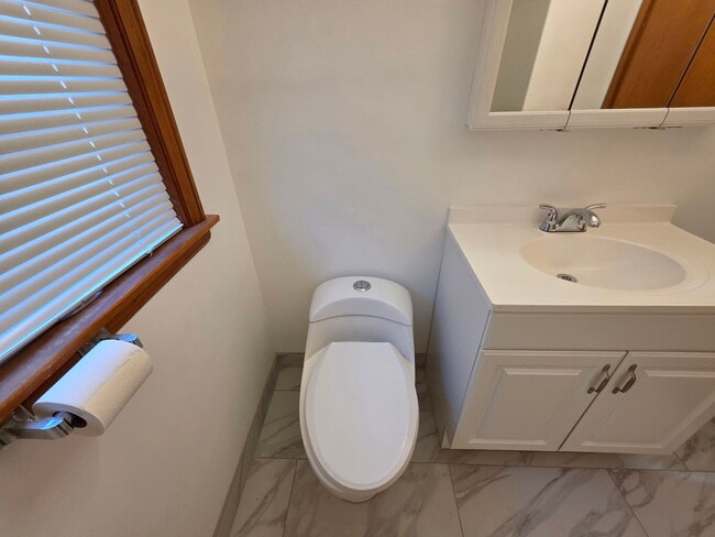 Building Photo - 3804 S Harvey Ave